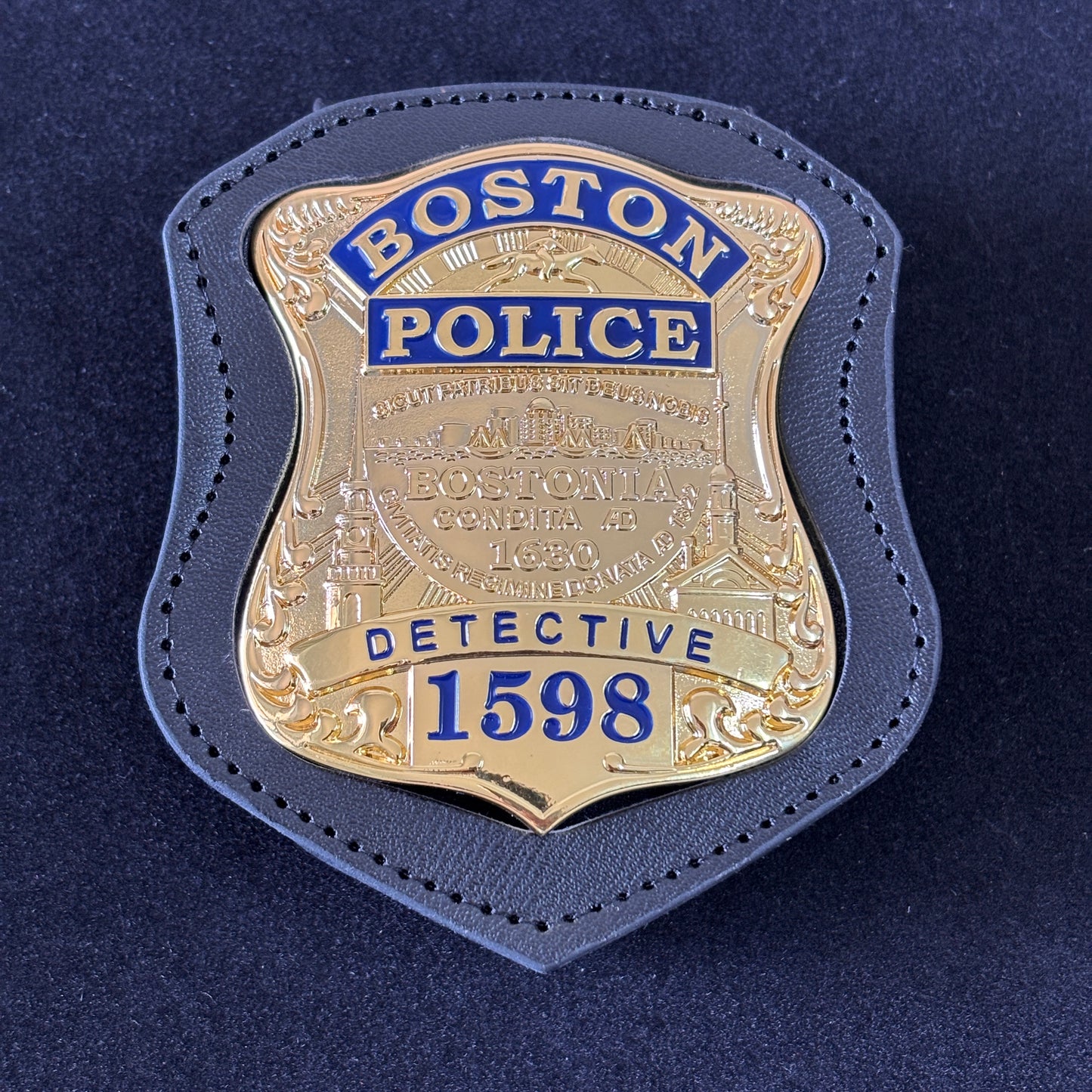 Replika des Bostoner Polizeidetektivabzeichens, Filmrequisiten mit der Nummer 1598