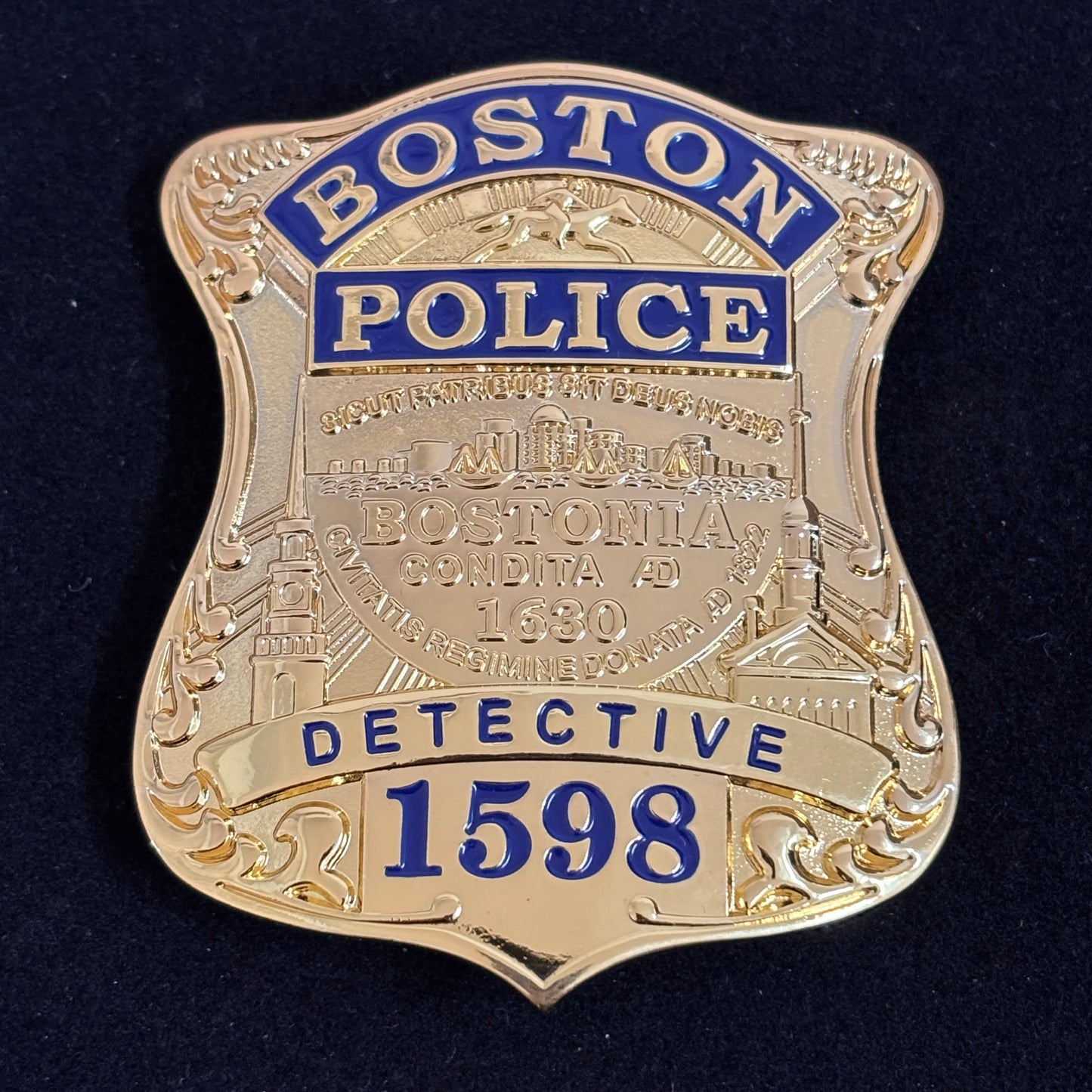 Replika des Bostoner Polizeidetektivabzeichens, Filmrequisiten mit der Nummer 1598