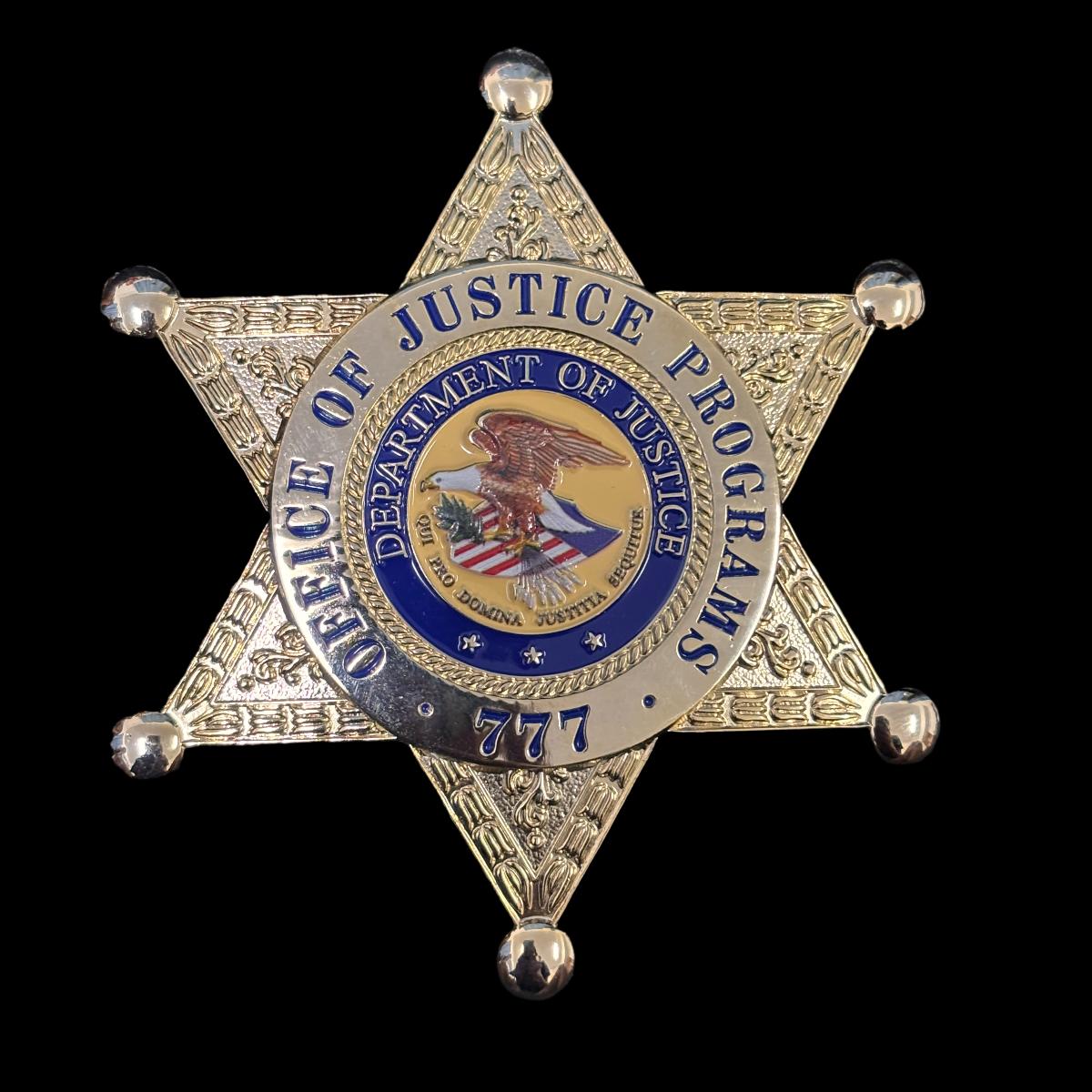 Réplique du badge 777 du Bureau de la justice des États-Unis : accessoires de cinéma