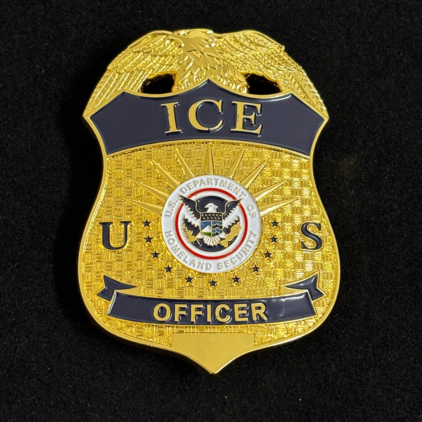 Replik des US ICE-Offiziersabzeichens, Filmrequisiten