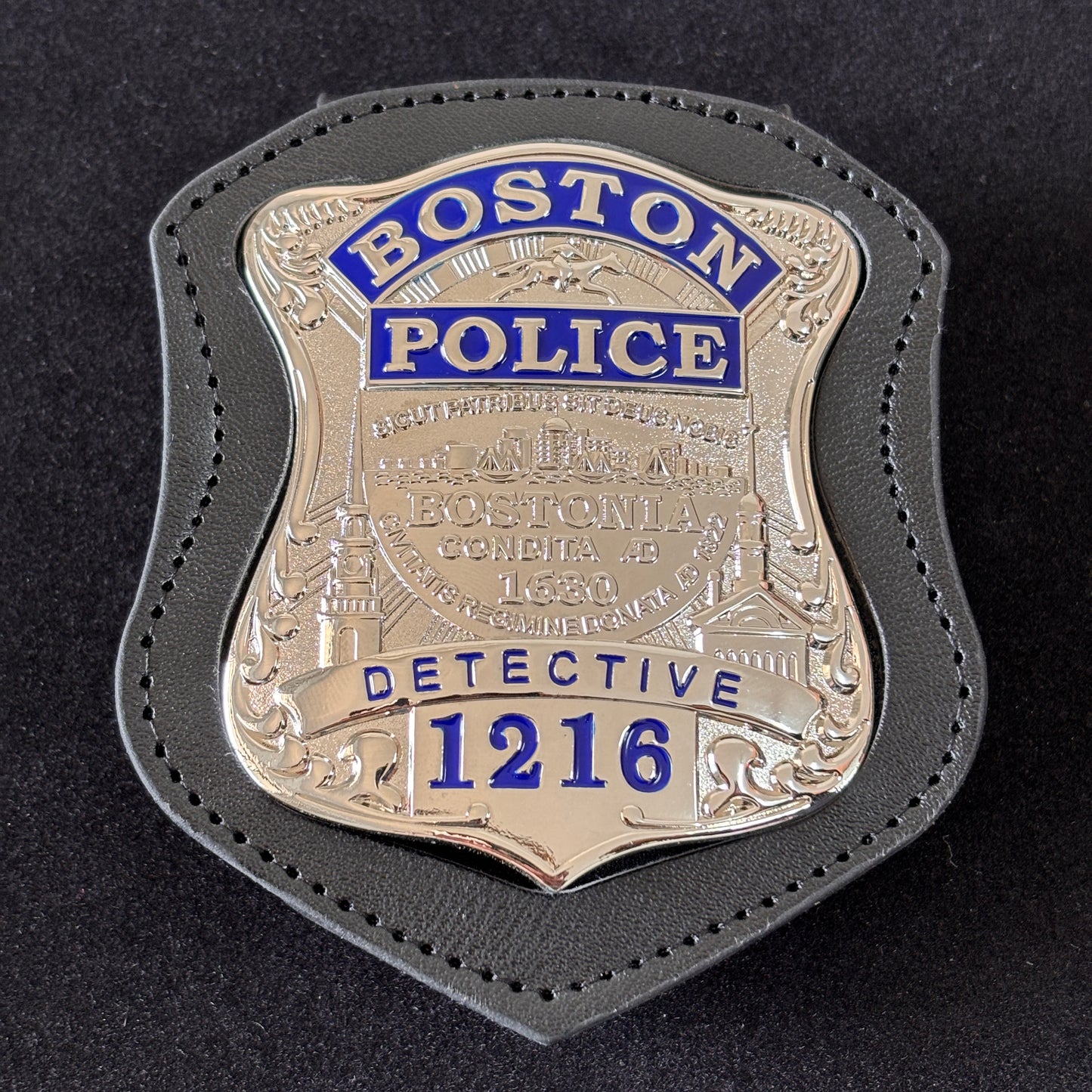Replika des Bostoner Polizeidetektivabzeichens, Filmrequisiten mit der Nummer 1216