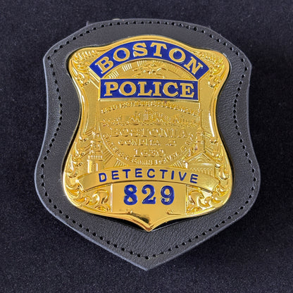 Badge de détective de la police de Boston avec le numéro 829
