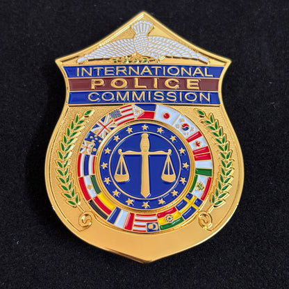 Replika des Abzeichens der Internationalen Polizeikommission, Filmrequisiten